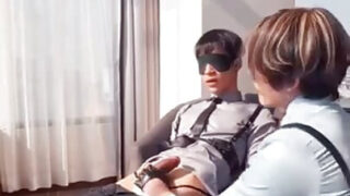 Kotitekoinen leike amatööri-nuoresta aasialaisteinistä homolutkista, jotka naivat perseeseen