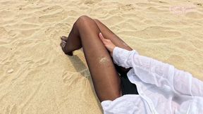 893 Black Cdr Pantyhose on the Sand