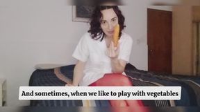My pussy plays with a carrot, I teach you how to put on a condom