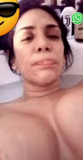 Venezuelana Gode in vasca