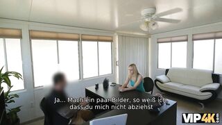 VIP4K. Verführerische Schönheit hat nichts dagegen, ihren Körper zu benutzen, um etwas Geld zu verdi