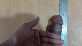 Desi boy Measure your own weight with a scale.