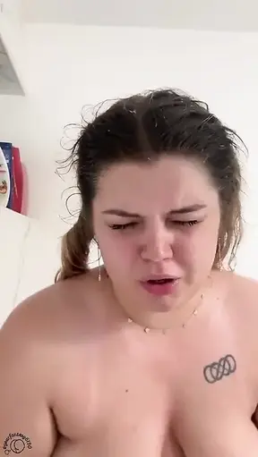 Dripping hot babe has ultimate facial farts
