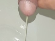 pissing caliente en baño publico, golden shower