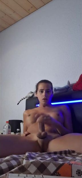 I Masturbate in Front of the Webcam and We Orgasm Together!