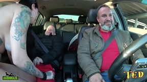 bruno diferente entra na carona e e sacaneado por elisa sanches que arranca sua roupa e cai de boca