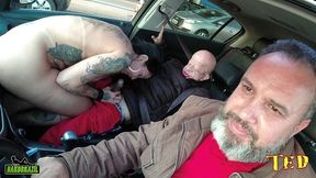 bruno diferente entra na carona e e sacaneado por elisa sanches que arranca sua roupa e cai de boca