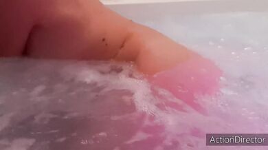 New Year's Eve foreplay in the jacuzzi. Handjob and Blowjob