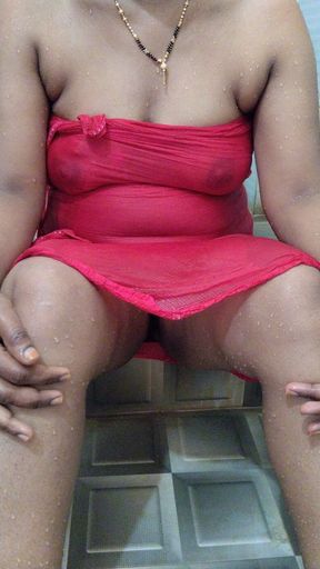 Indian Beautiful Hot Aunty Bathing and Masturbating