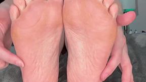 Cute Toenail Foot JOI - Goddess Alya wants to show off her new sexy pedicure so she thinks a JOI is the way to go foot JOI Foot Fetish Foot Worship