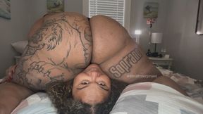 Bigb00tygodess Facesits & Tickles Leelah Helpless — Two Angles of Face-Sitting Tickling Torment