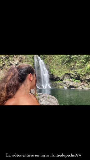 Vlogging in the middle of nature 🌴