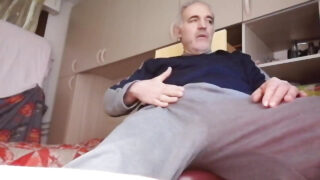 Solo amatør europeiske bjørnekarer med store kuker får rumpa knullet og svelget av seg