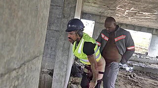 After everyone leaves, the workers have sex shamelessly in the building under construction