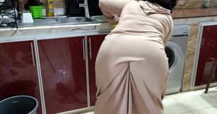 Egyptian Sharmota Get Her Pussy Wet in Kitchen Arabic Big Woman