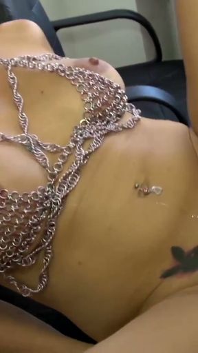 JULIA PINK FICKT FUER LOUI HANDTASCHE   Clip 2