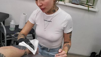 A tattoo artist without underwear! Paid with see! for a tattoo!