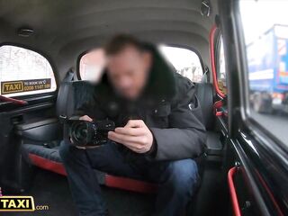 Female fake Taxi Jasmine Jae bangs the Public Agent
