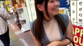 Big-Busted Beauty RanRan Offers Unmatched Sensual Experience On Stage