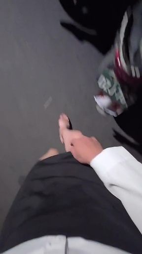 办公室女郎穿高跟鞋户外射精