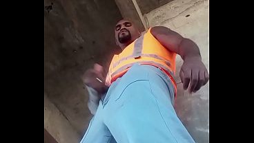 Trabalhador filma se masturbando na obra