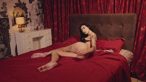 filme completo - marcela dimov nao aguenta de tesao e vai atras de rola em dark room