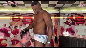 Sonho do corno era dar para o preto que arrombou sua esposa puta