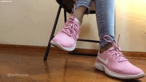 STINKY SNEAKERS AND DIRTY SOCKS JENNY - MP4 Mobile Version