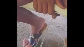 Gizelly Urach mijando... outdoor... piss