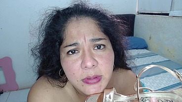 Me encanta chupar mis tacones altos soy una chica culona muy caliente
