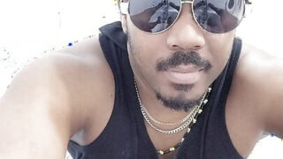 Preto, banheiro – Vídeo POV de fetiche nos pés de um canadense se masturbando