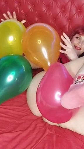 Pelirroja Caliente Se Excita Con Su Cama Llena De Globos! Looner Fetish