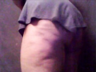 Shaking my booty on cam