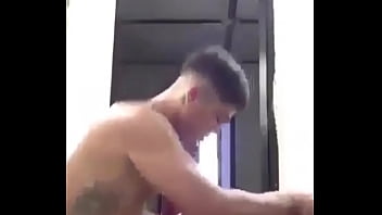 Le doy verga y se mueve solo