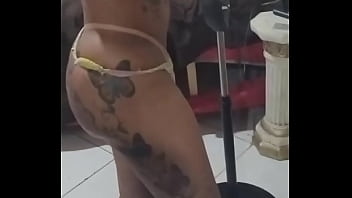 Recebi uma proposta de gravar com outra trans me comendo oque acham?N&atilde_o reparei na valsinha amarrada pq essa e a que eu ...
