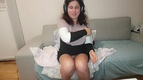 StepSis' scorching booty gets fingered, and it's drenched in squirt