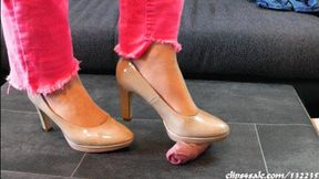 Shoejob with nude Pumps Episode One