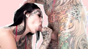 ”2 Walking Artworks Have Steamy Sexy Sex”