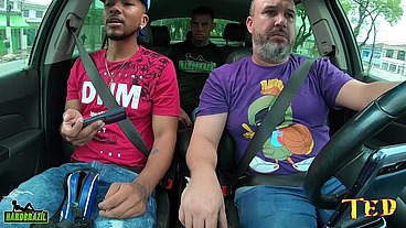 Quando três amigos descem para praia atrás de mulheres tudo acaba em putaria - Manoella Fernandes - Joao O Safado - Jhonny Gab