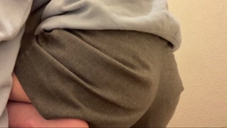 I didn't desperate to pee because I was on the toilet, so I peeed in shorts