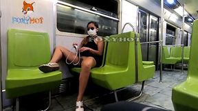 travesuras en el metro de la ciudad en cuarentena, me desnudo y me masturbo