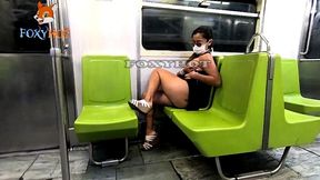 travesuras en el metro de la ciudad en cuarentena, me desnudo y me masturbo