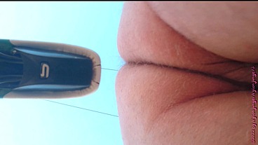 Nackt auf dem Fahrradsattel ** Outdoor **