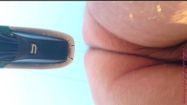 Nackt auf dem Fahrradsattel ** Outdoor **