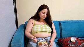 nicole’s massive belly stuffing session 😋🍔