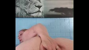 Lesbiana rozandose un poco su gran pepita