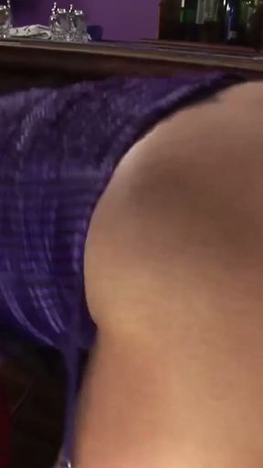Die unterfickte Hausfrau mal ordentlich geleckt + gefingert   Clip 1
