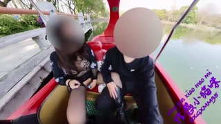 [Outdoor] Rent a boat in the park to have sex in the lake, people come and go on the shore.