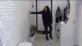 Coming home after a dancing performance my leg is so sore I need crutches again b