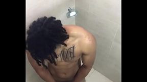 Quiero una garganta profunda aqu&iacute_ en mi ba&ntilde_o